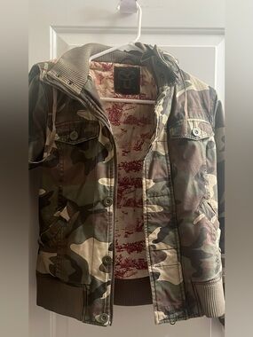 Aritzia Camo Bomber Jacket with Ribbed Hem - Green Camouflage